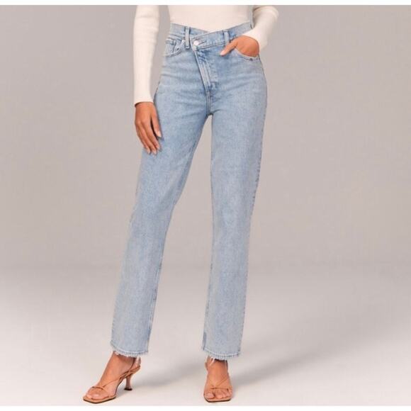 Abercrombie & Fitch Denim - Abercrombie & Fitch 90s Straight Ultra High Rise Crossover 16/33R